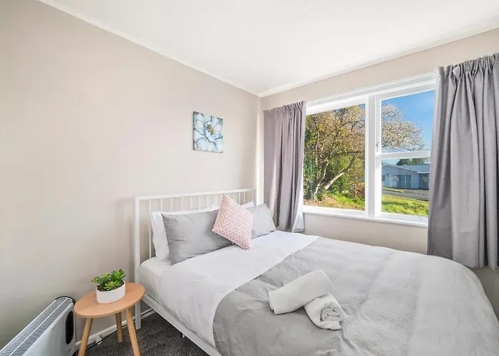 5 Bedrooms View Cosy Place