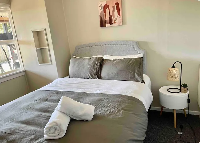 5 Bedrooms View Cosy Place